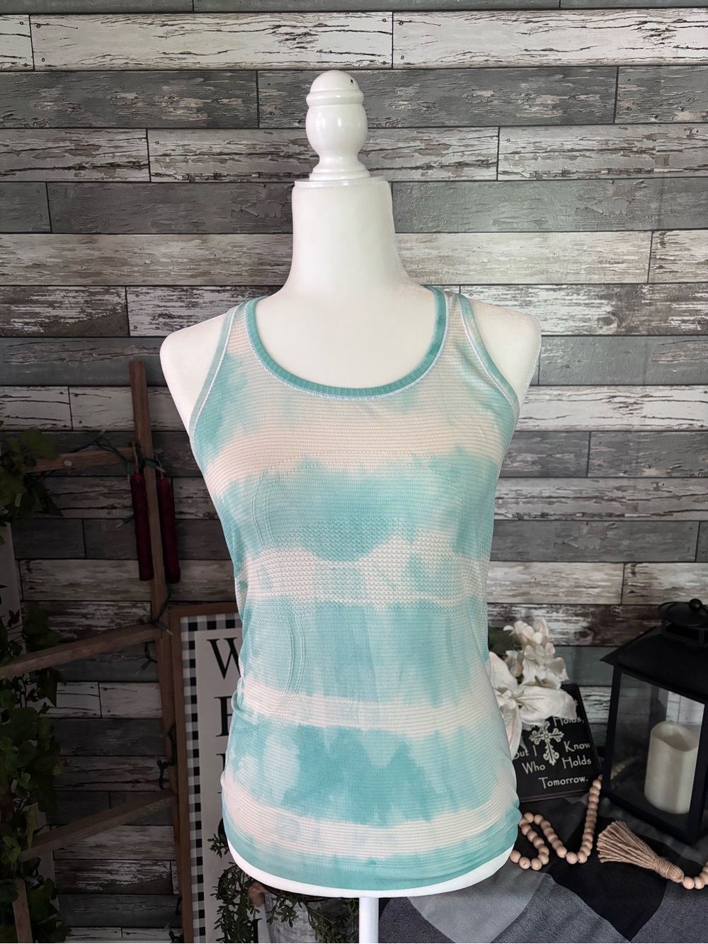 Lululemon Racerback Athleisure Turqouise/White Tie-Dye Tank Top Womens Size 6